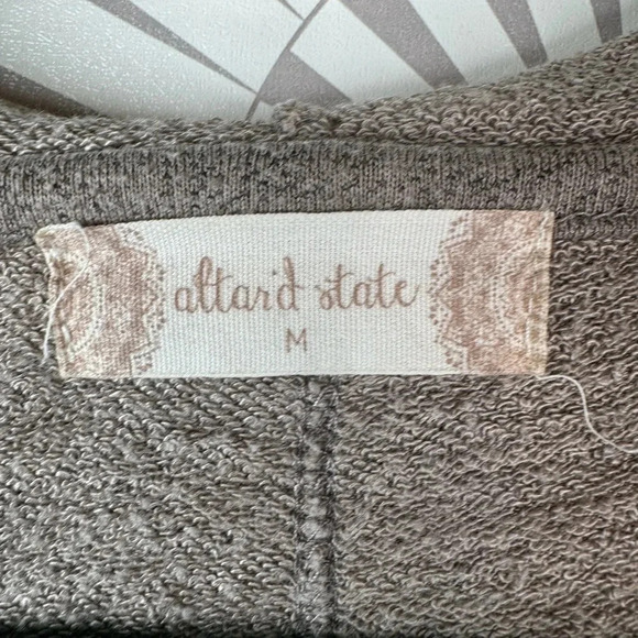 Altar’d State Women’s Hooded Sweatshirt Medium - Picture 4 of 5